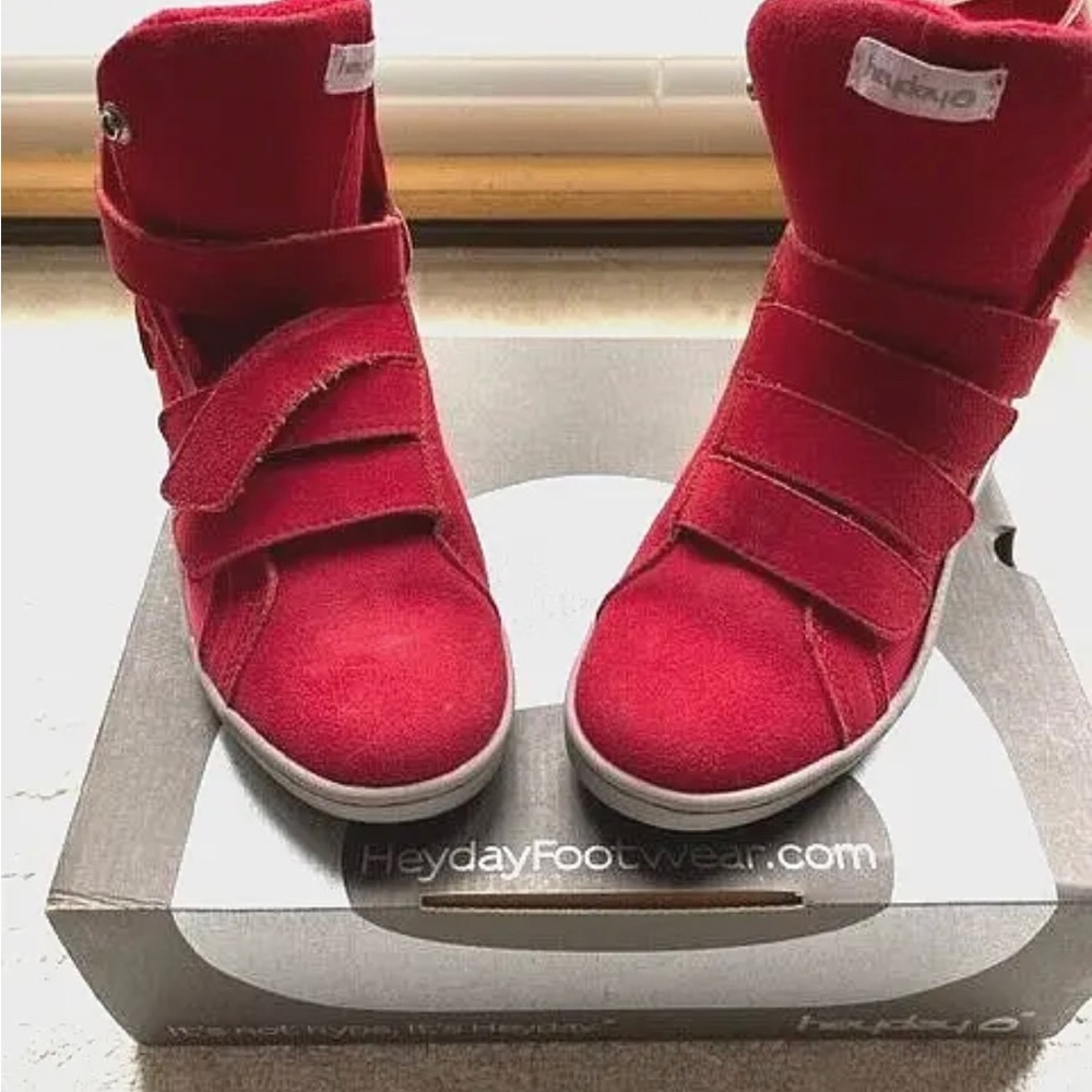 Size 4 M/ Size 5 W Heydey Super Deb shoes BRAND NEW still in the box.